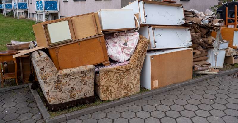 Zusammenfassend lässt sich festhalten, dass trotz der mittlerweile mehr als vier Jahre währenden Diskussion und Lösungsfindung im Senat immer noch ein Müllproblem auf den Berliner Straßen und Plätzen herrscht. ( Foto: Shutterstock Animaflora PicsStock_)