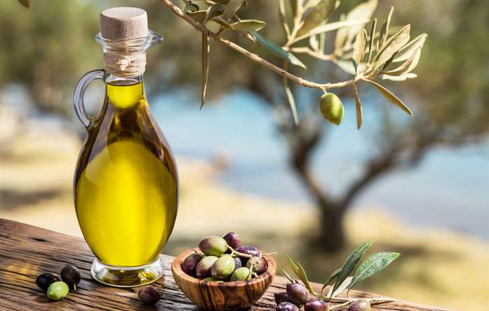 Olivenöl gehört untrennbar zur mediterranen Küche. ( Foto: Adobe Stock - volff ) 