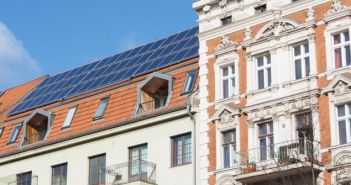 Solarpflicht: Neue Dächer müssen seit dem 1. Januar 2023 mit Solarenergie ausgestattet (Foto: AdobeStock - finecki 79540388)