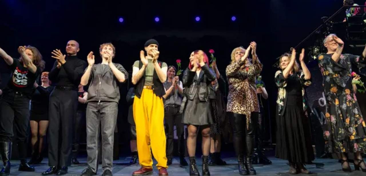 Musical "Wir sind am Leben" entfacht Gemeinschaftsgefühl in (Foto: pop-out. Theater des Westens. Stage Entertainment)