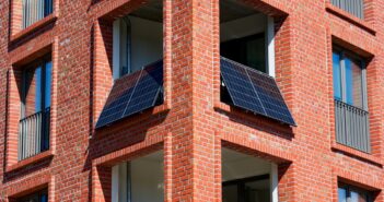 Welches Balkonkraftwerk passt zu meinem Zuhause? (Foto: AdobeStock - Holger - 1670501730)